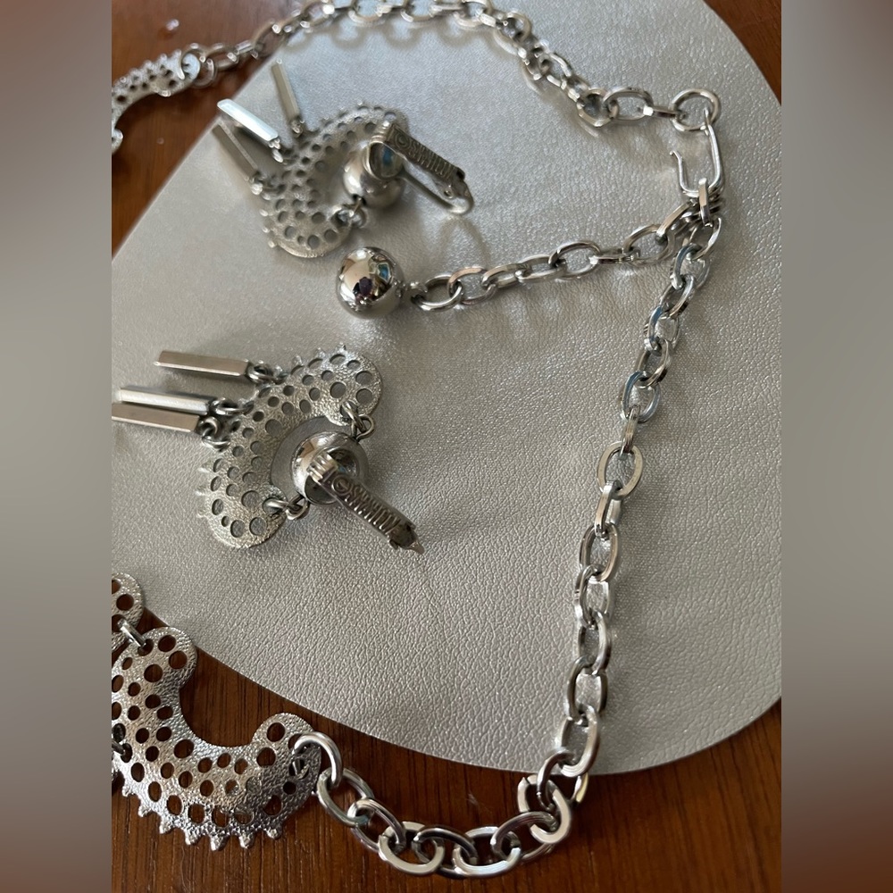 Vintage 1970s Sarah Coventry Charisma Silver Bib Necklace & Earrings Set Signed - Picture 2 of 10